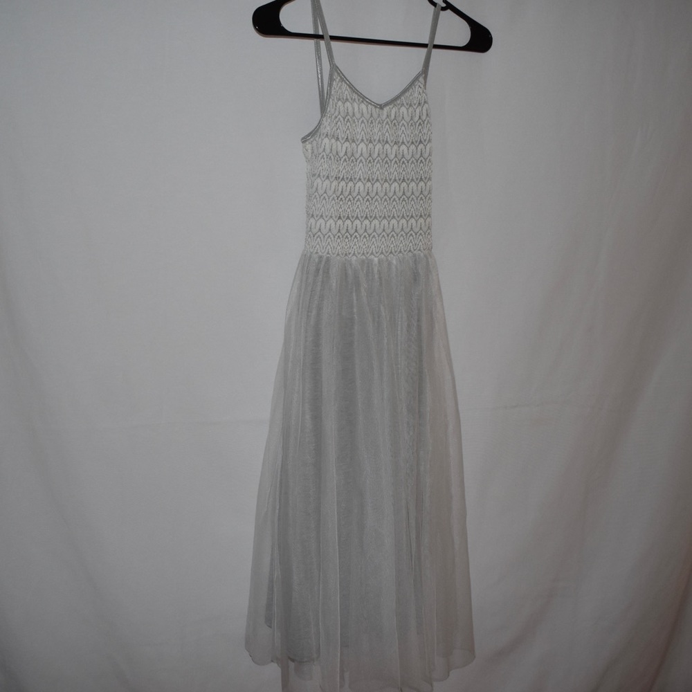 BRAND NEW KOHLS GIRLS LONG GREY AND WHITE DRESS